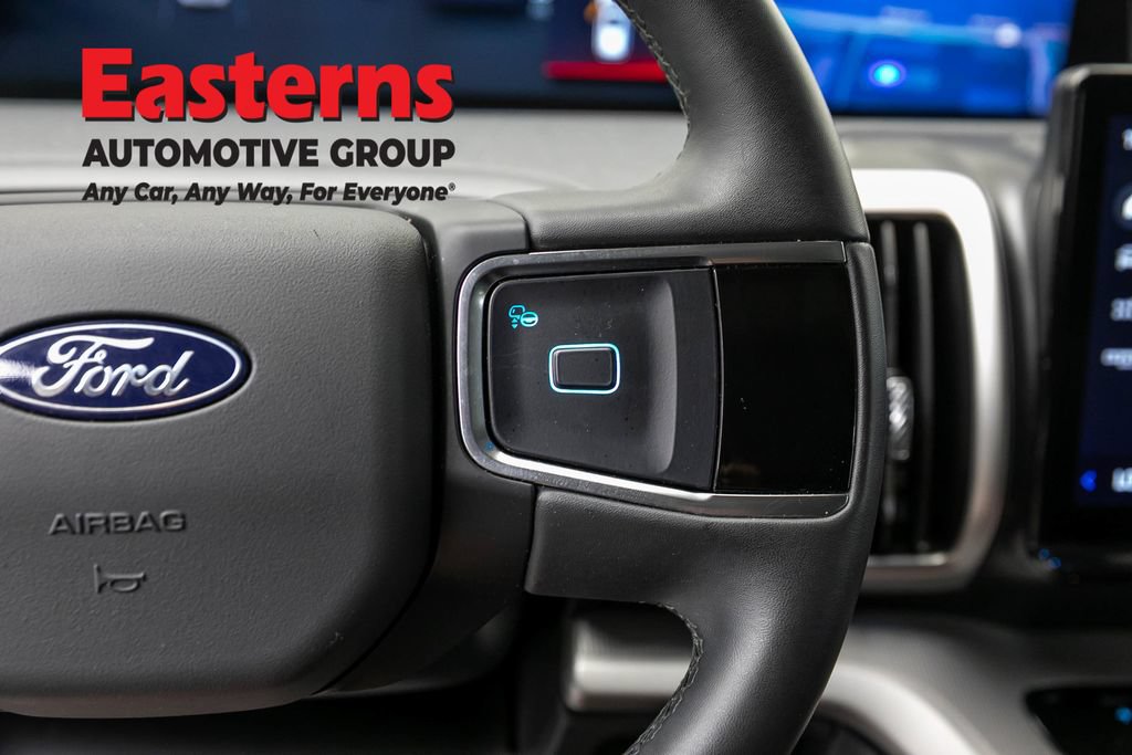 Used 2025 Ford Expedition Active AWD/4WD image 15
