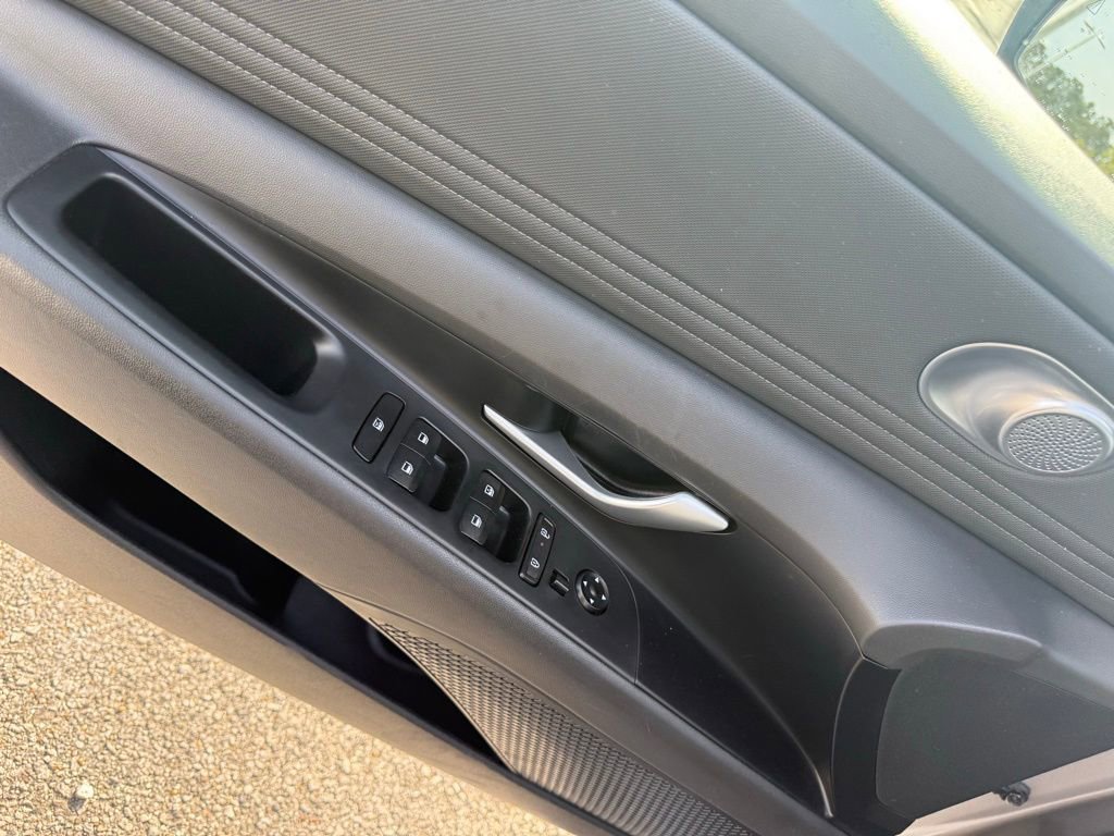 Used 2024 Hyundai Elantra Limited image 11