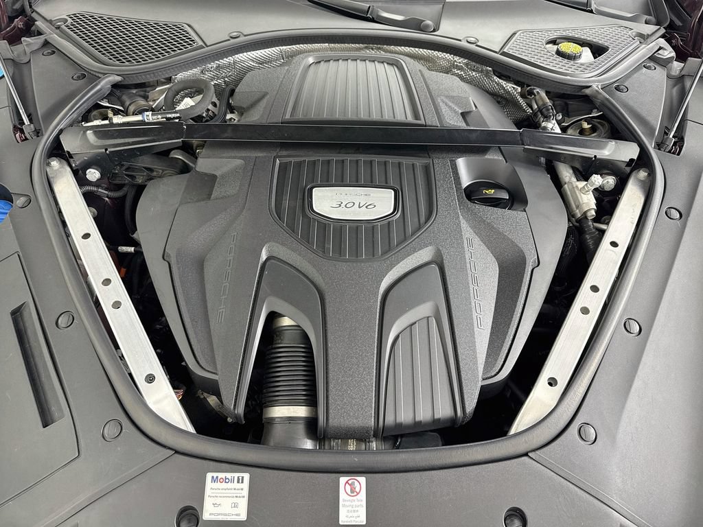 Certified 2018 Porsche Panamera 4 AWD/4WD image 31