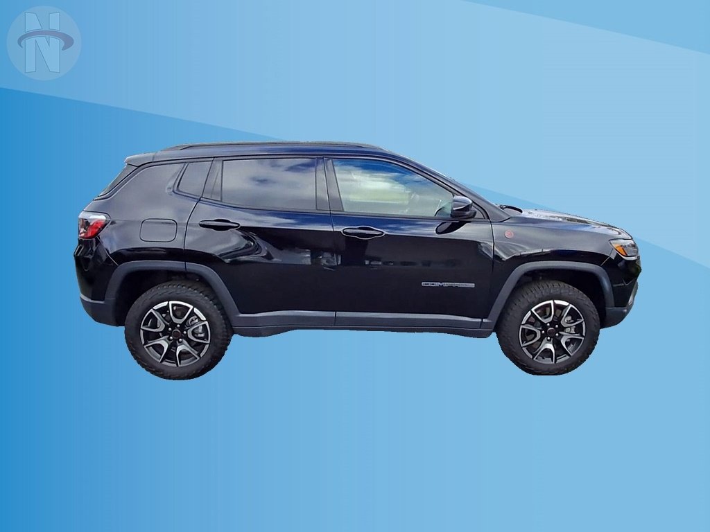 Used 2025 Jeep Compass Trailhawk AWD/4WD image 9