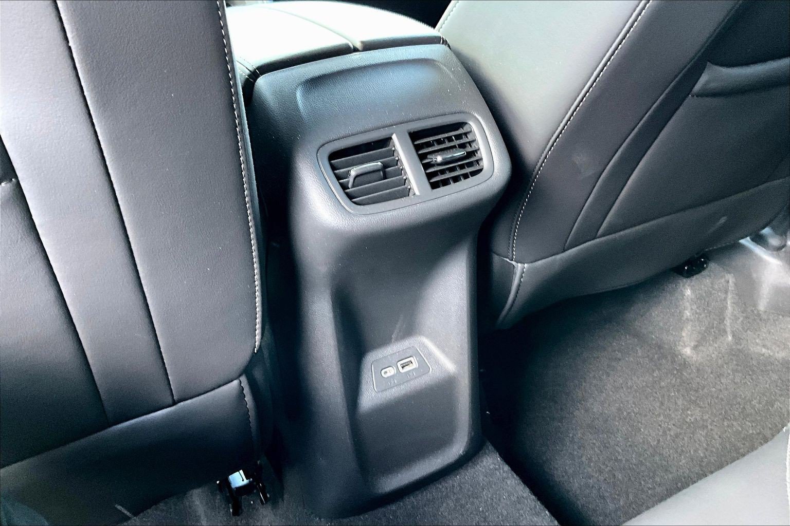 Used 2023 Buick Envision Essence AWD/4WD image 9