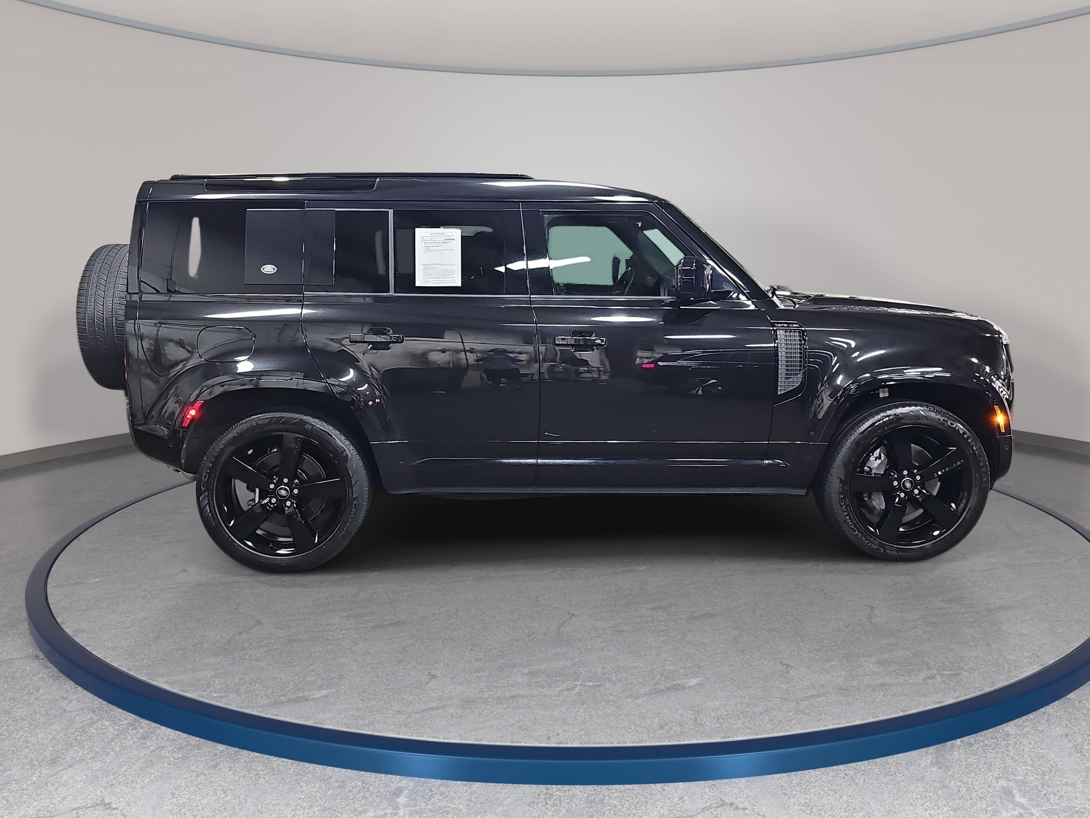 Used 2022 Land Rover Defender 110 X-Dynamic SE AWD/4WD image 4