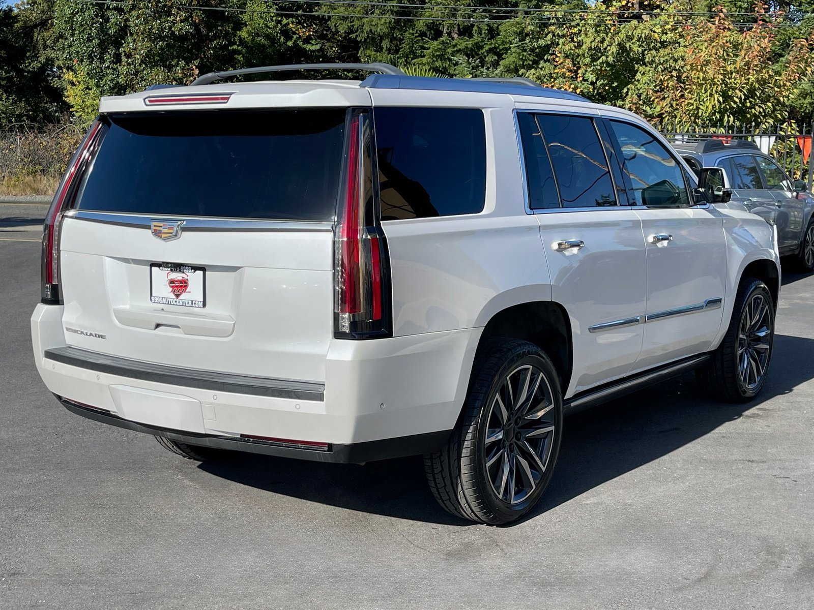 Used 2017 Cadillac Escalade Premium Luxury image 7