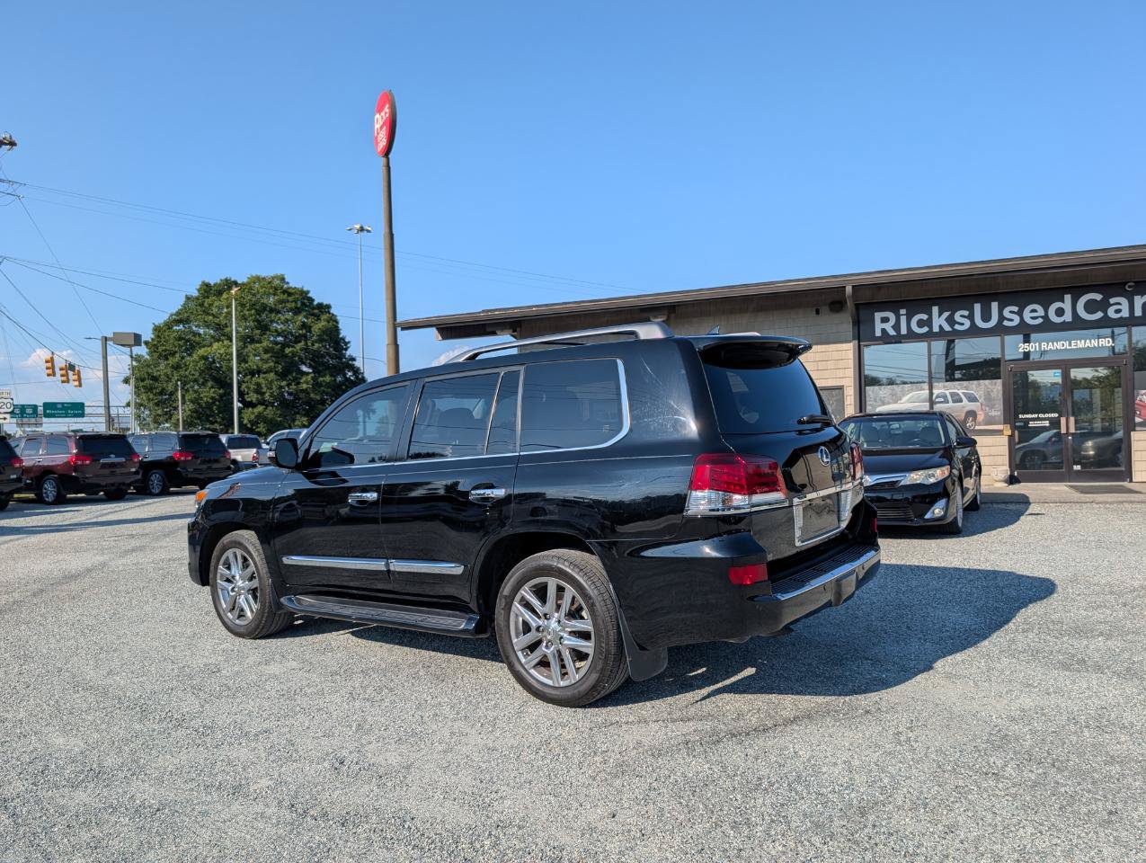 Used 2013 Lexus LX 570 4WD w/ Luxury Pkg w/Pre-crash image 9