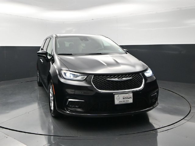 Used 2024 Chrysler Pacifica Touring-L FWD image 5