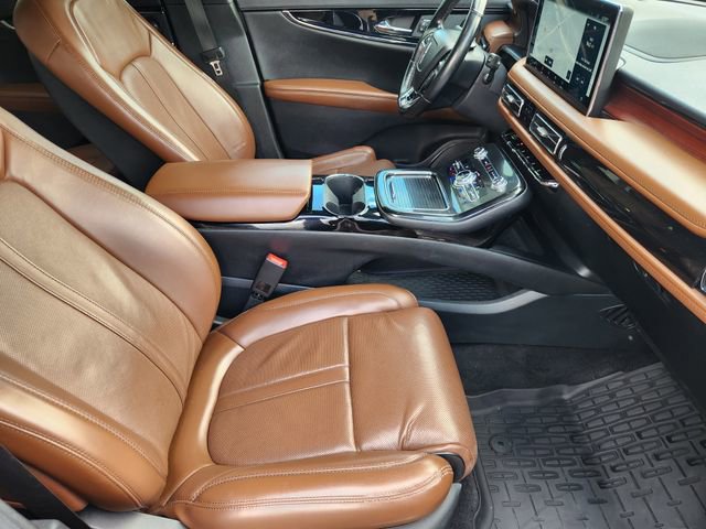 Used 2022 Lincoln Nautilus Reserve w/ Equipment Group 201A image 10