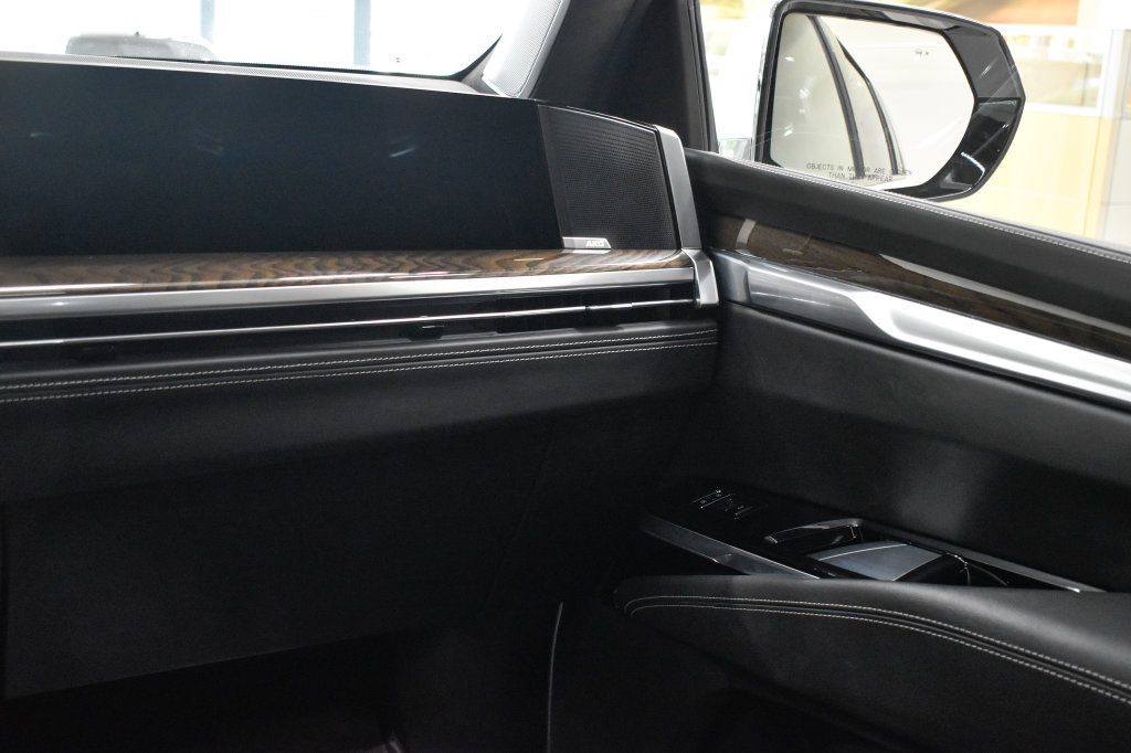 Used 2025 Cadillac Escalade ESV Sport Platinum w/ LPO, Floor Liner Package AWD/4WD image 25