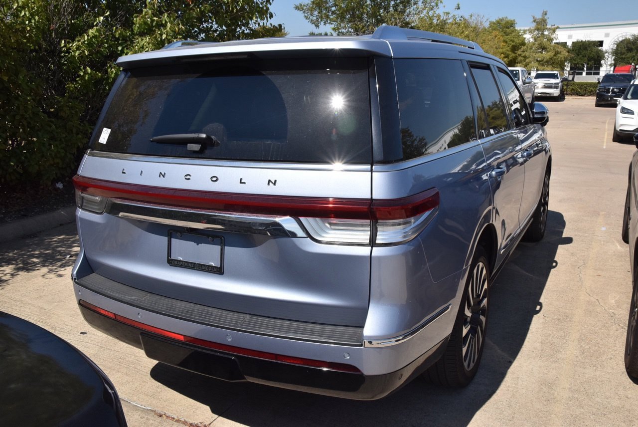 Used 2024 Lincoln Navigator Black Label AWD/4WD image 7
