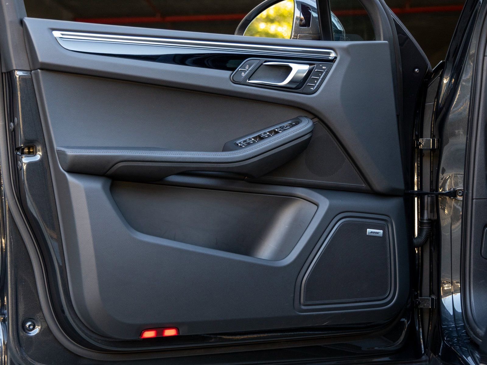 Certified 2025 Porsche Macan image 21