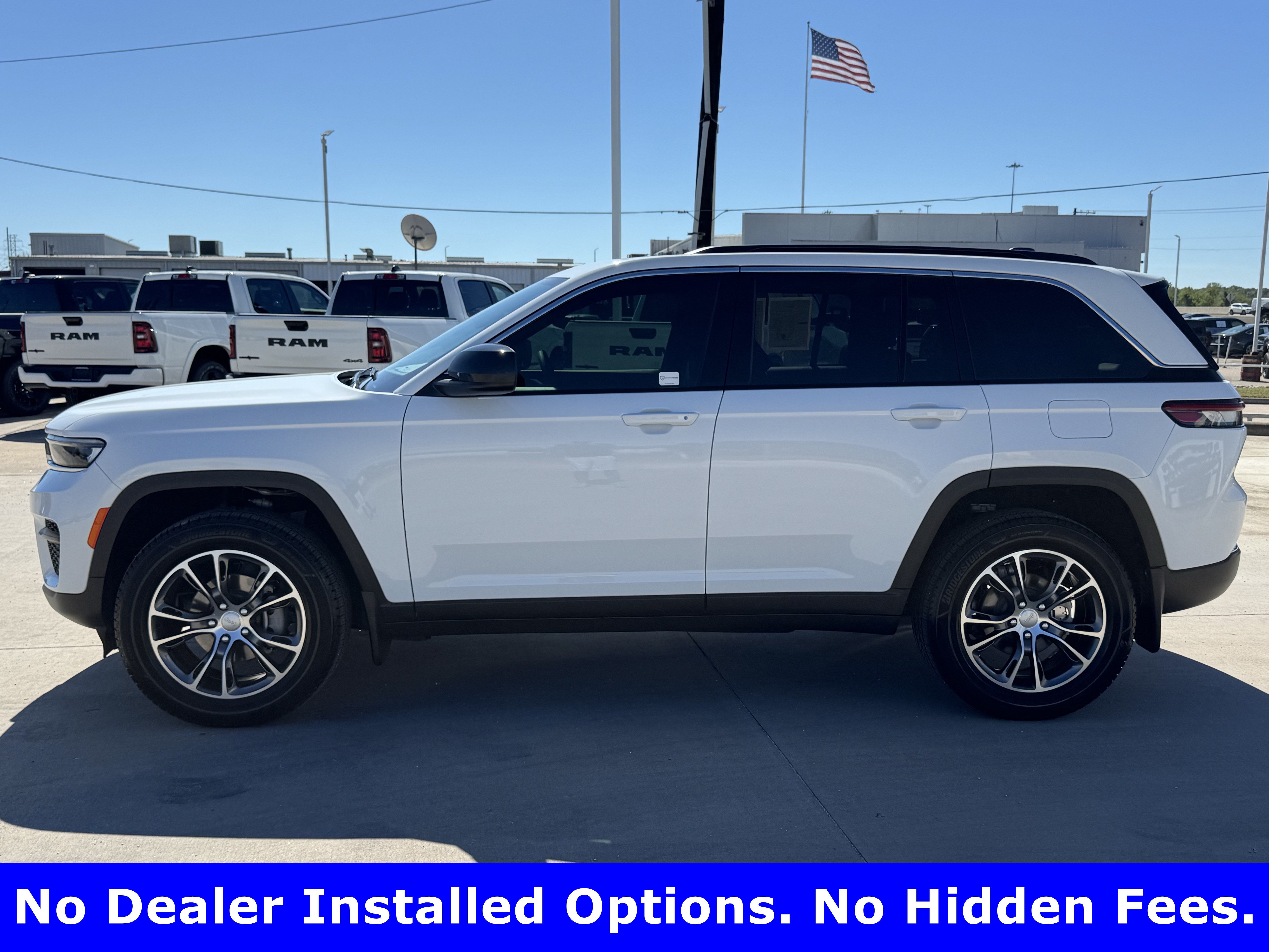 Used 2026 Jeep Grand Cherokee Laredo X RWD image 3