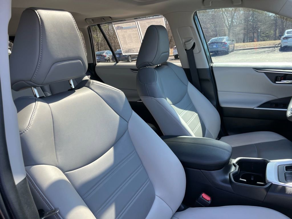 Used 2024 Toyota RAV4 XLE Premium image 32