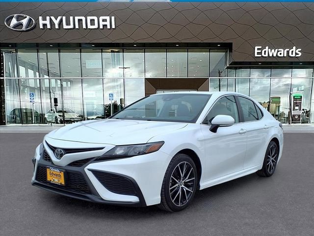 Used 2023 Toyota Camry SE image 1