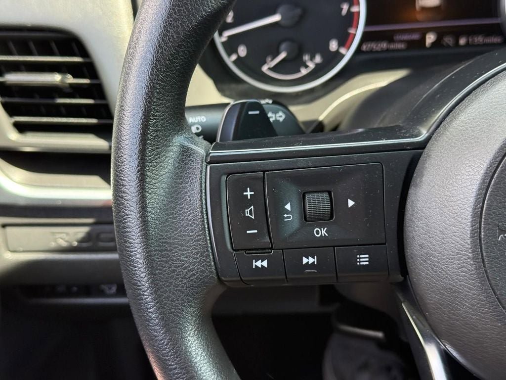 Used 2024 Nissan Rogue S FWD image 17