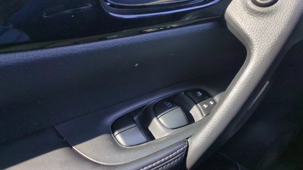 Used 2018 Nissan Rogue Sport SV FWD image 18