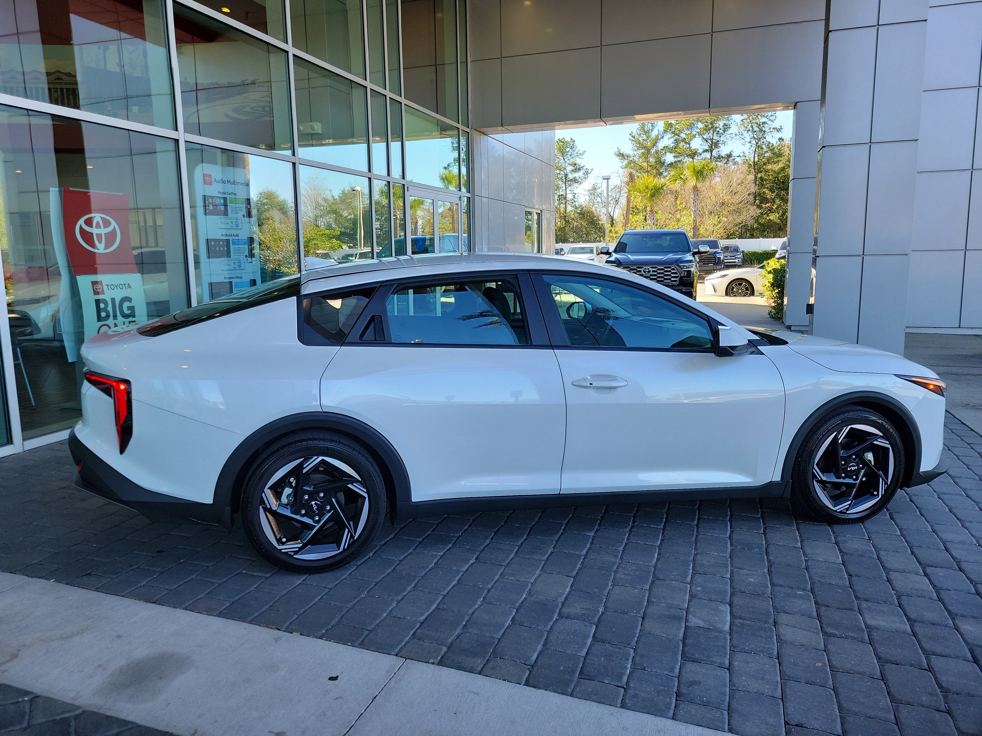 Used 2025 Kia K4 EX image 7