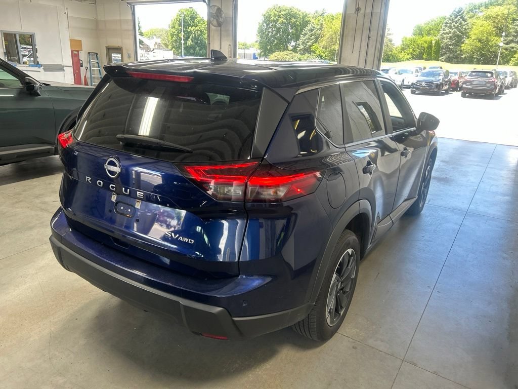 Used 2024 Nissan Rogue SV AWD/4WD image 7