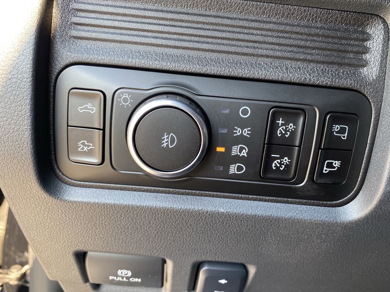 New 2026 Ford F250 Lariat w/ Black Appearance Package image 29