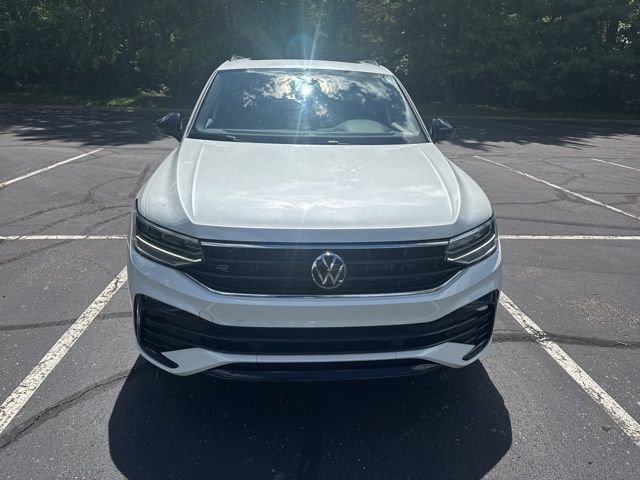 Certified 2024 Volkswagen Tiguan SE R-Line FWD image 2