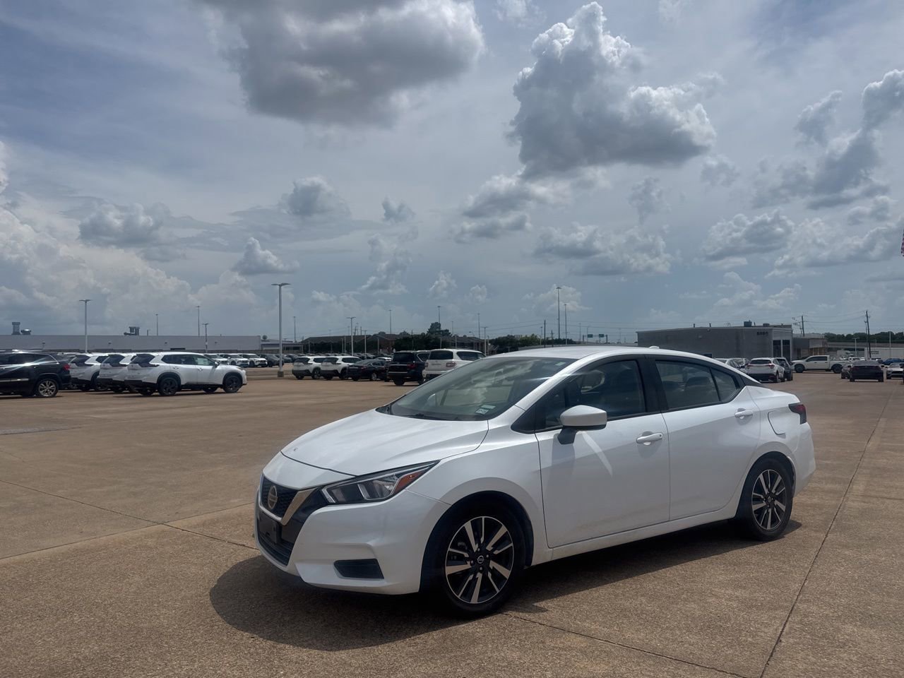 Certified 2022 Nissan Versa SV FWD image 10