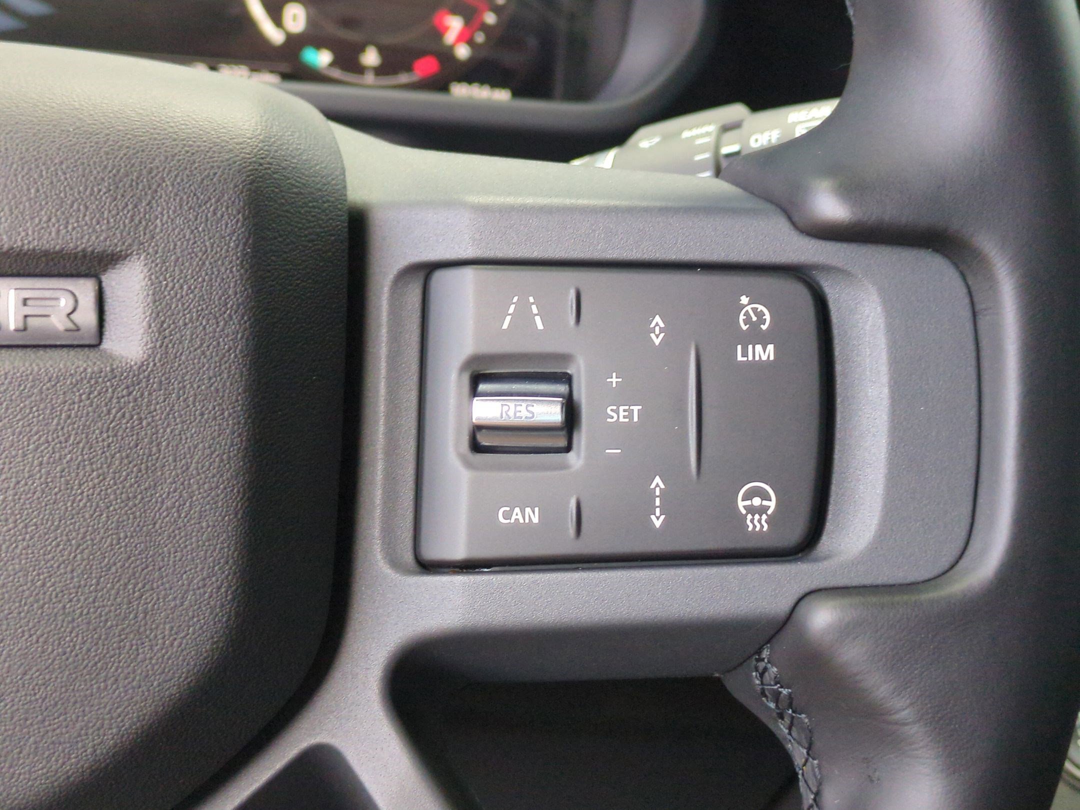 Used 2024 Land Rover Defender 110 X-Dynamic SE image 17