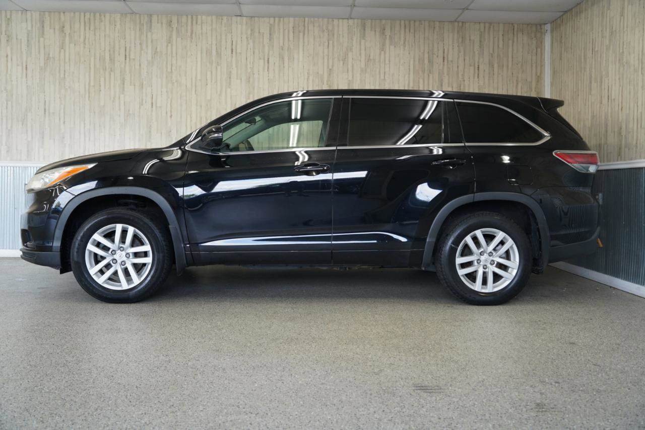 Used 2014 Toyota Highlander LE AWD/4WD image 5
