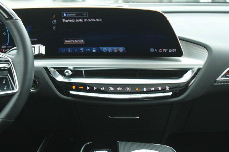 Used 2025 Cadillac Lyriq Luxury w/ LPO, Floor Liner Package AWD/4WD image 15
