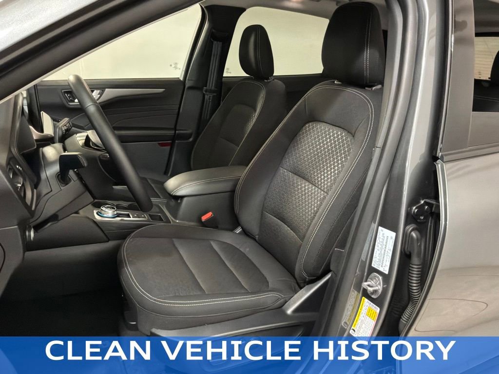 Used 2025 Ford Escape Active w/ Active Premium Tech Pack image 6