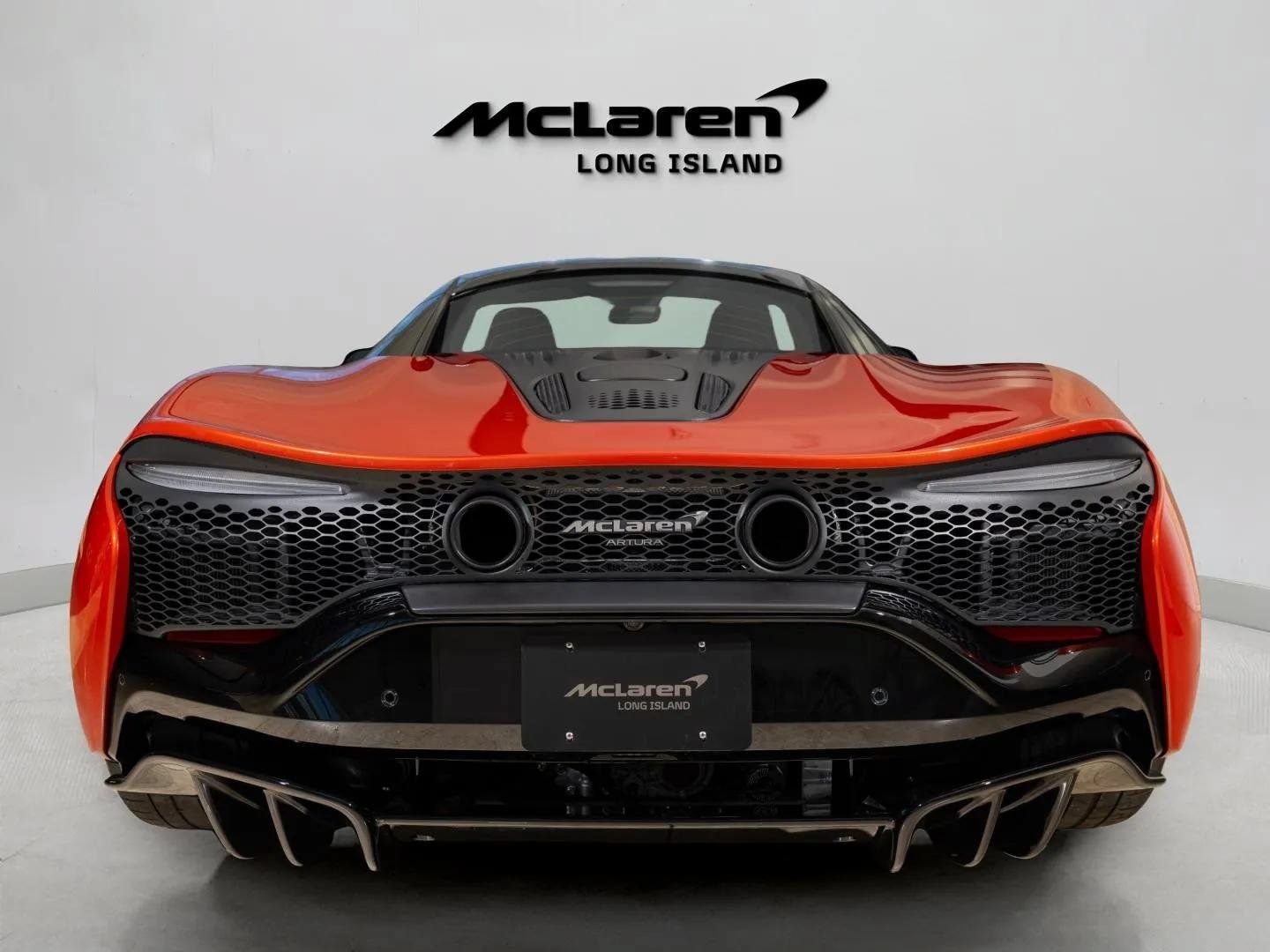 Used 2023 McLaren Artura RWD image 6
