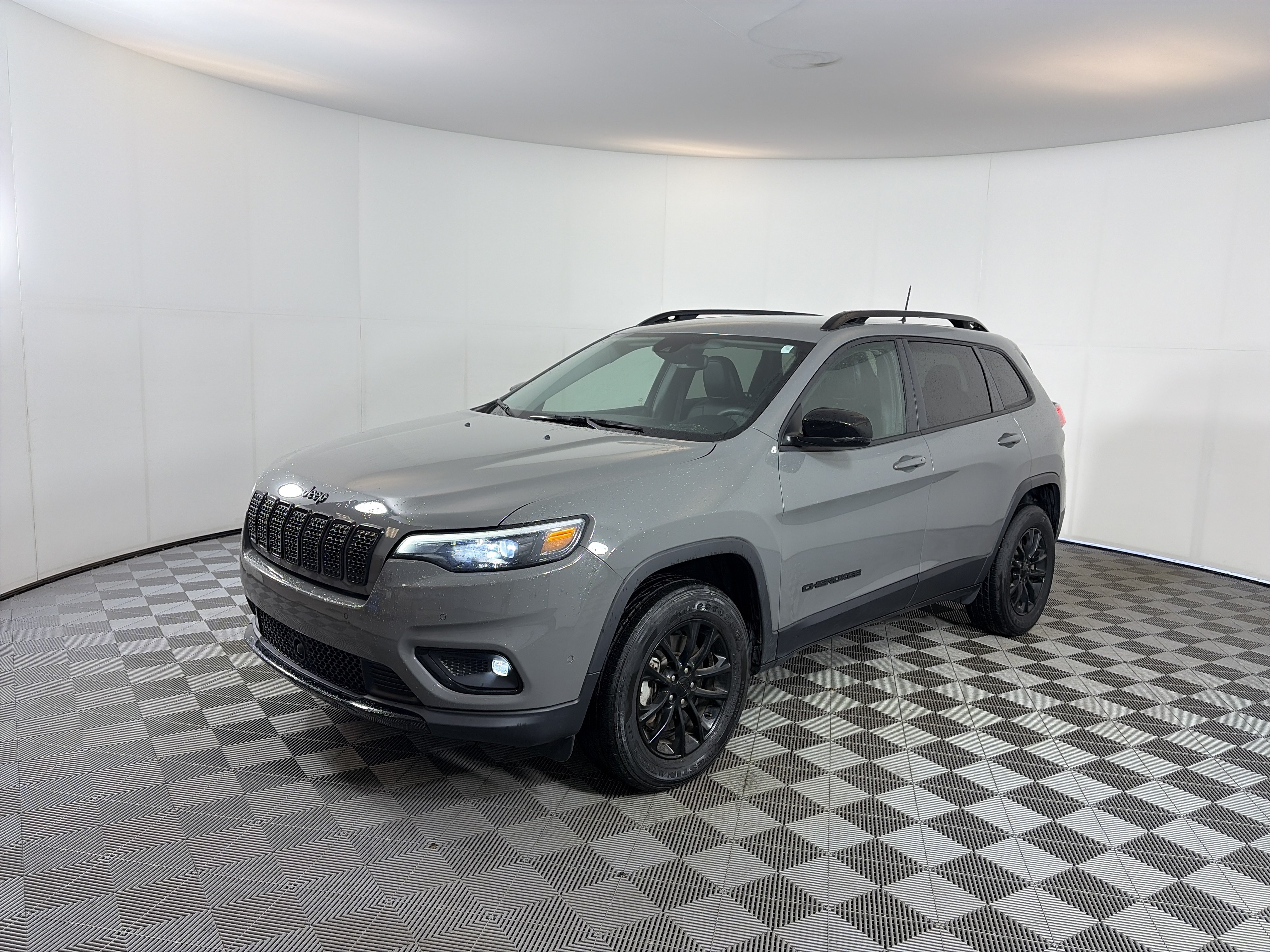 Used 2023 Jeep Cherokee Altitude Lux AWD/4WD image 2
