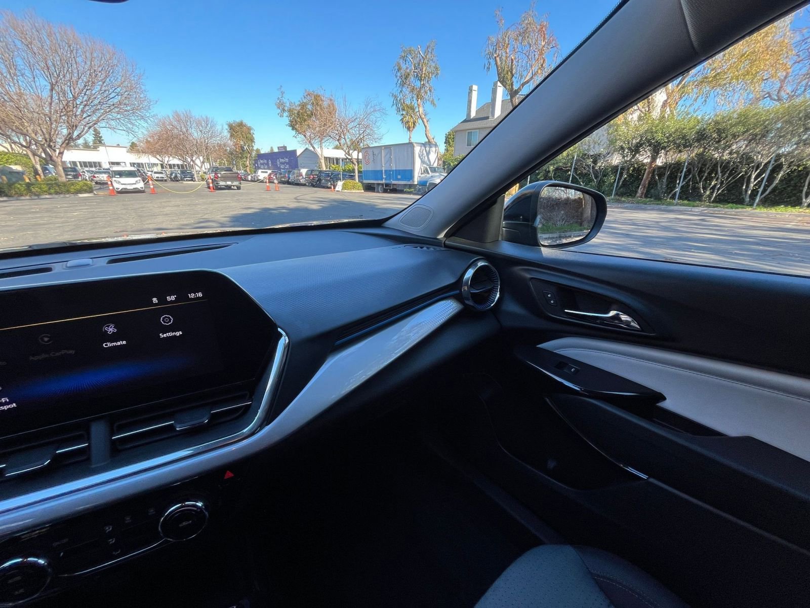 Used 2025 Chevrolet Trax LT image 33