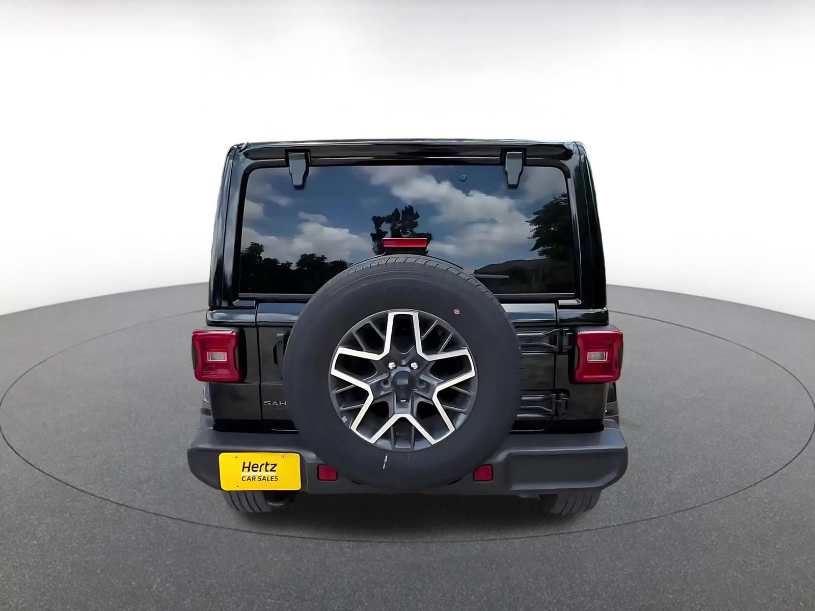 Used 2025 Jeep Wrangler Unlimited Sahara AWD/4WD image 12