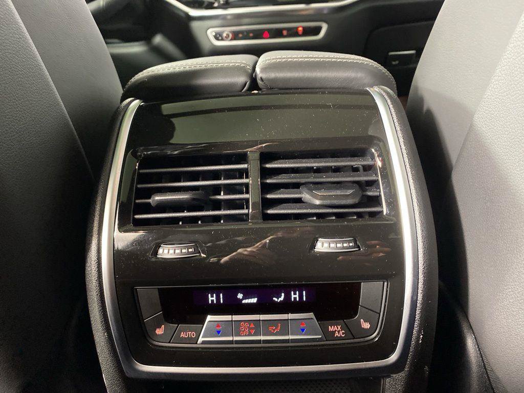 Used 2025 BMW X7 M60i w/ Climate Comfort Package AWD/4WD image 26
