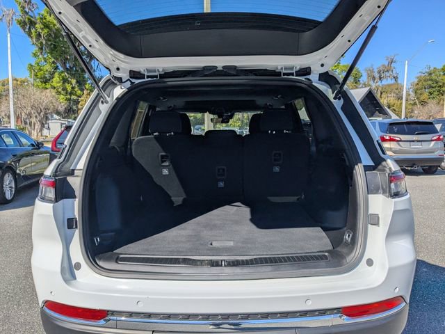 Used 2025 Jeep Grand Cherokee Laredo X RWD image 12