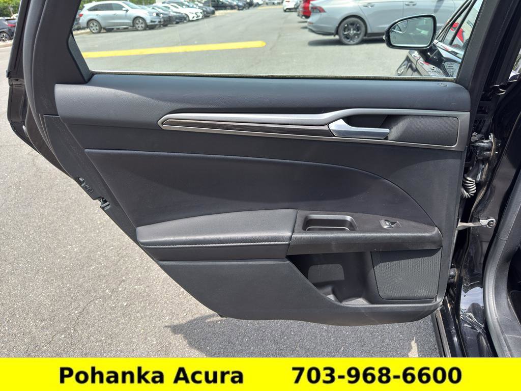 Used 2017 Ford Fusion SE w/ Fusion SE Technology Package FWD image 21