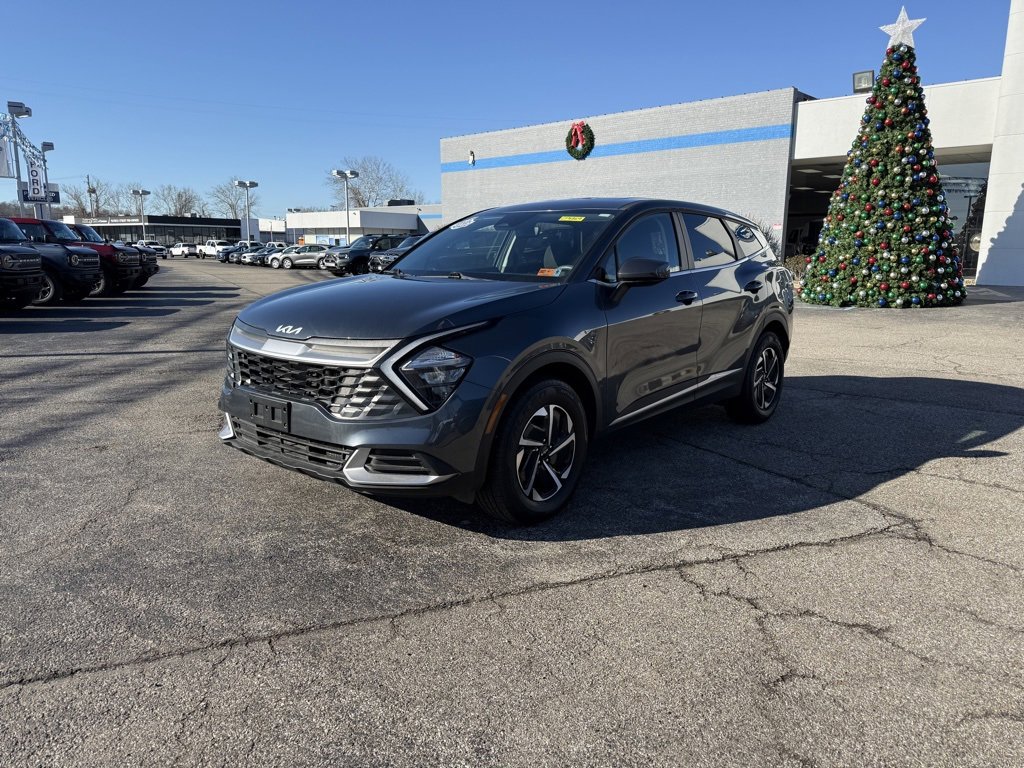 Used 2023 Kia Sportage LX image 3
