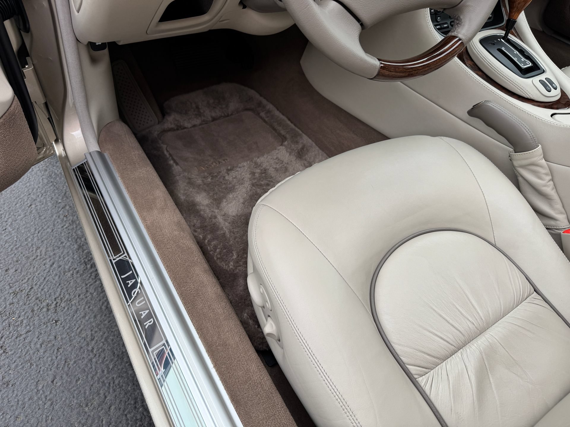 Used 2001 Jaguar XJ Supercharged RWD image 38