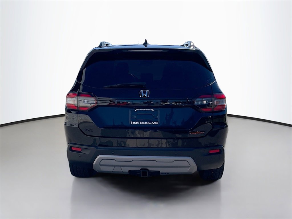 Used 2025 Honda Pilot TrailSport image 6