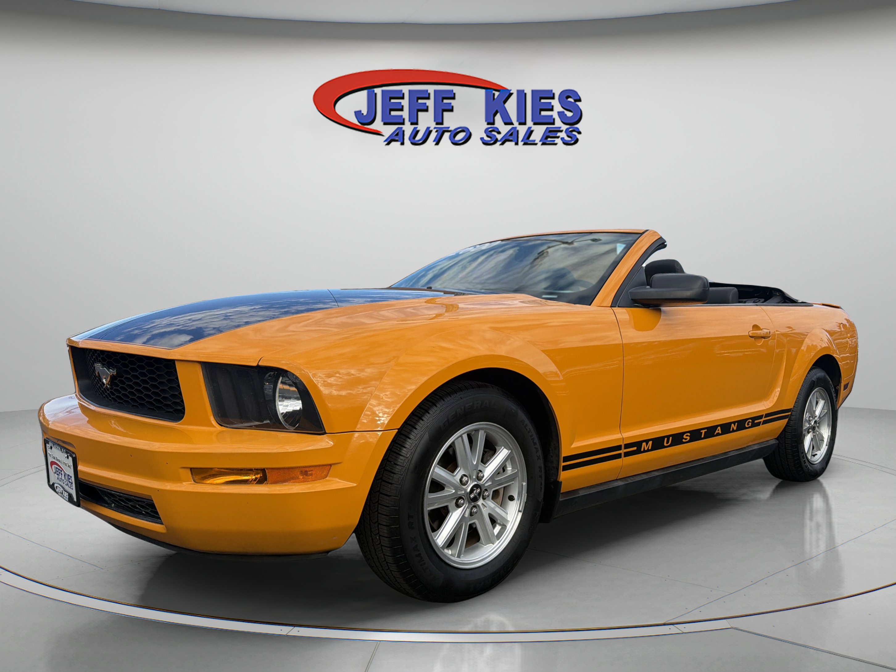 Used 2008 Ford Mustang Convertible RWD image 1