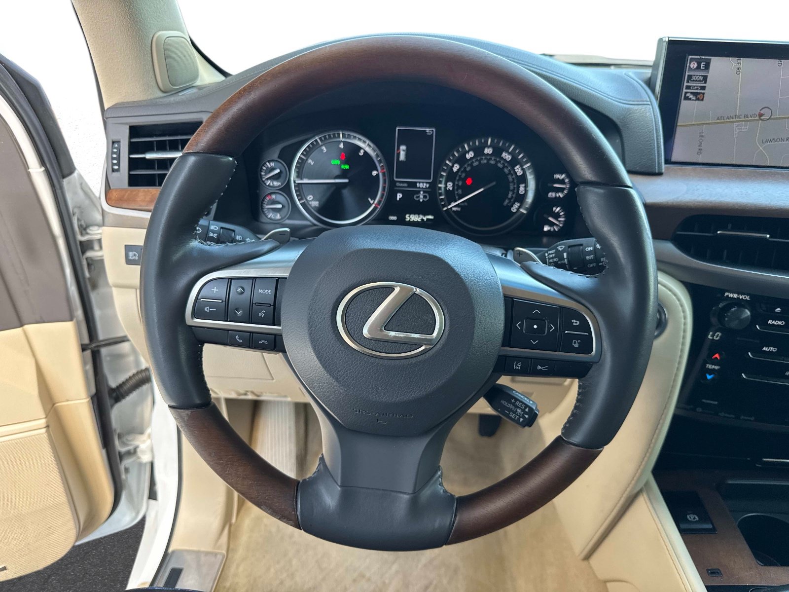 Used 2021 Lexus LX 570 4WD w/ Luxury Package image 29