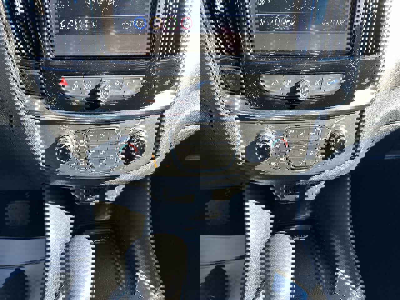 Used 2023 Chevrolet Traverse LT image 29