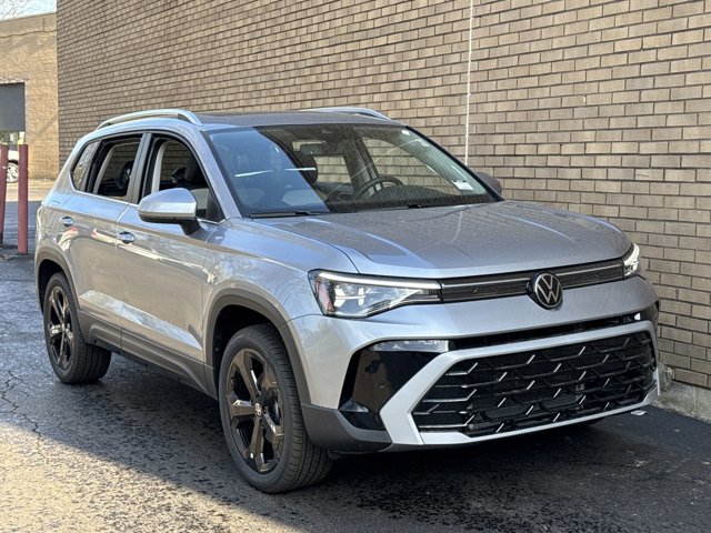 New 2025 Volkswagen Taos SEL image 26