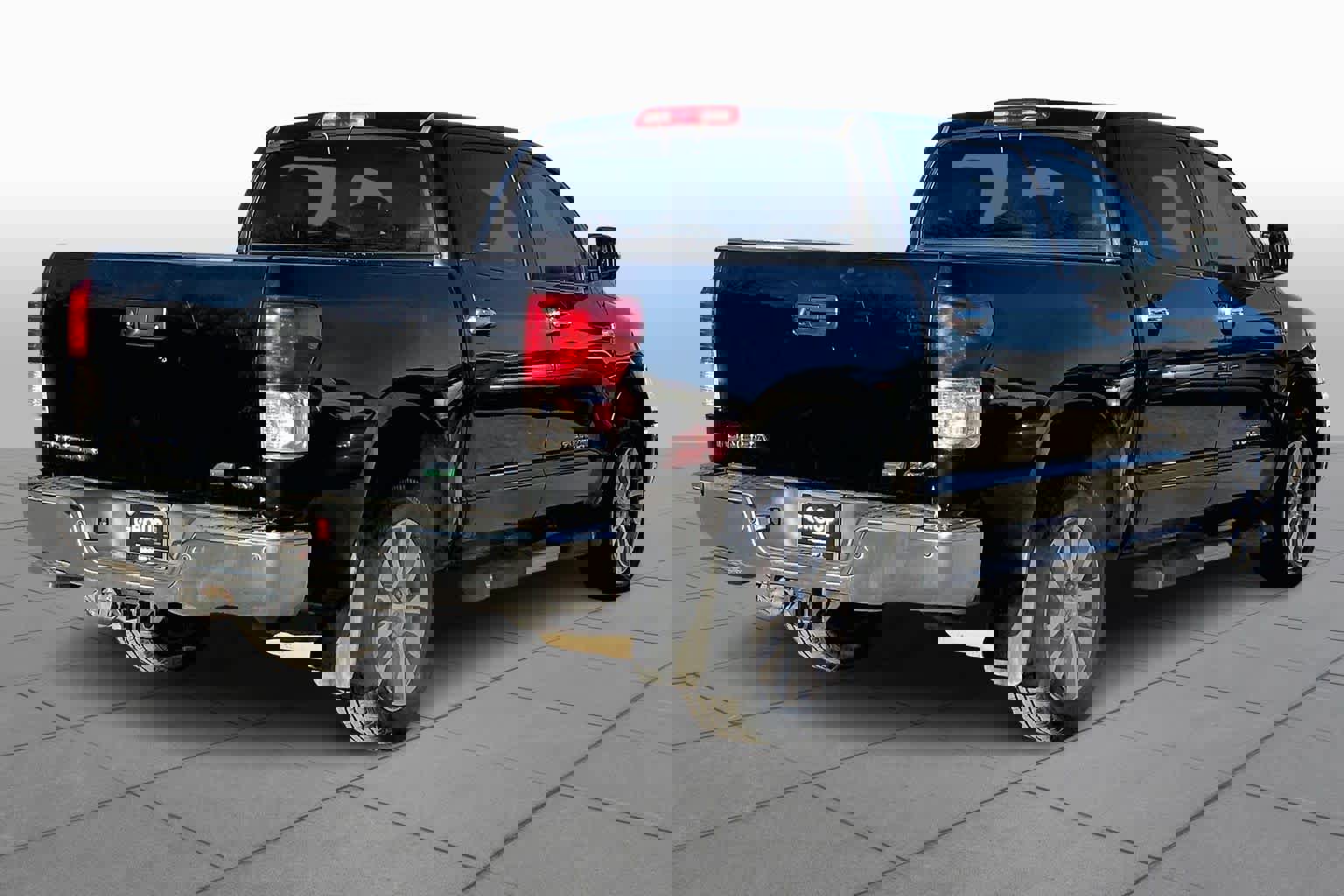 Used 2011 Toyota Tundra Limited w/ Platinum Pkg image 13