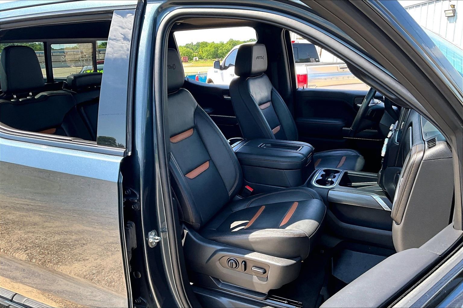 Used 2020 GMC Sierra 1500 AT4 w/ AT4 Premium Package AWD/4WD image 7