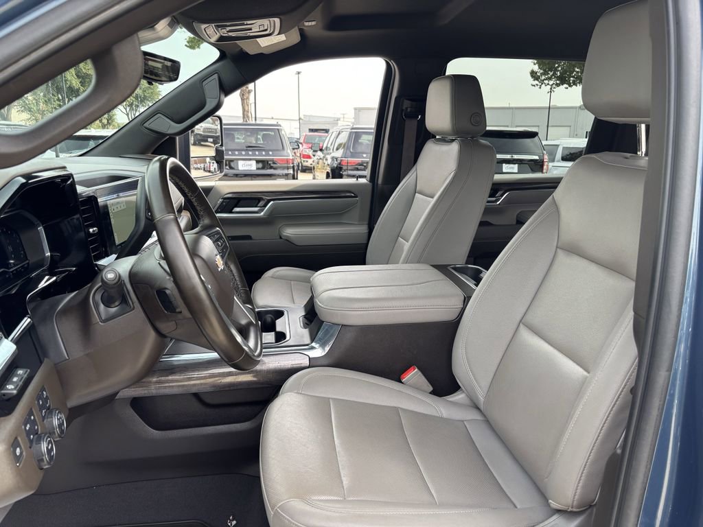 Used 2024 Chevrolet Silverado 2500 LTZ w/ LTZ Convenience Package image 22