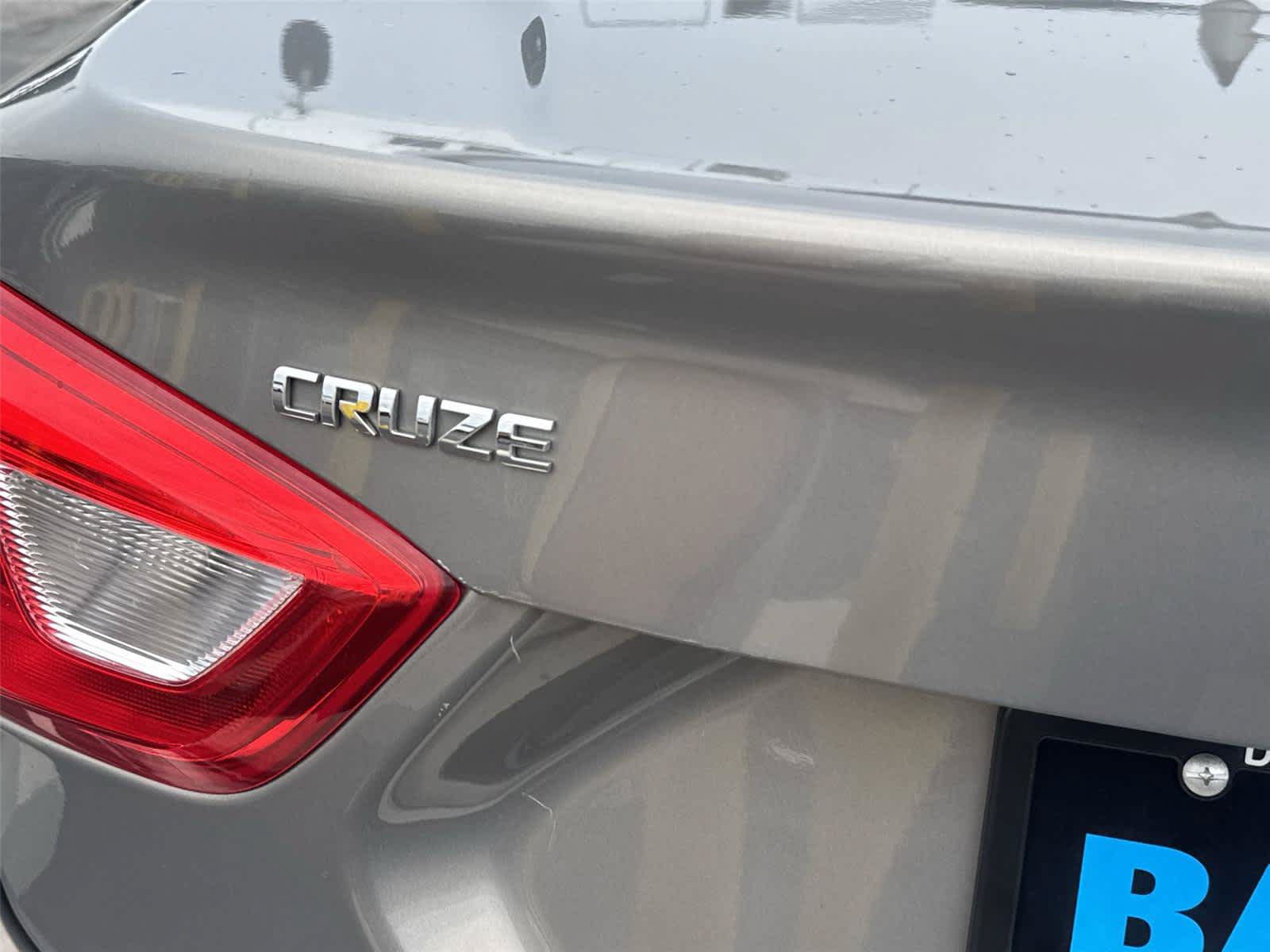 Used 2017 Chevrolet Cruze LT FWD image 10