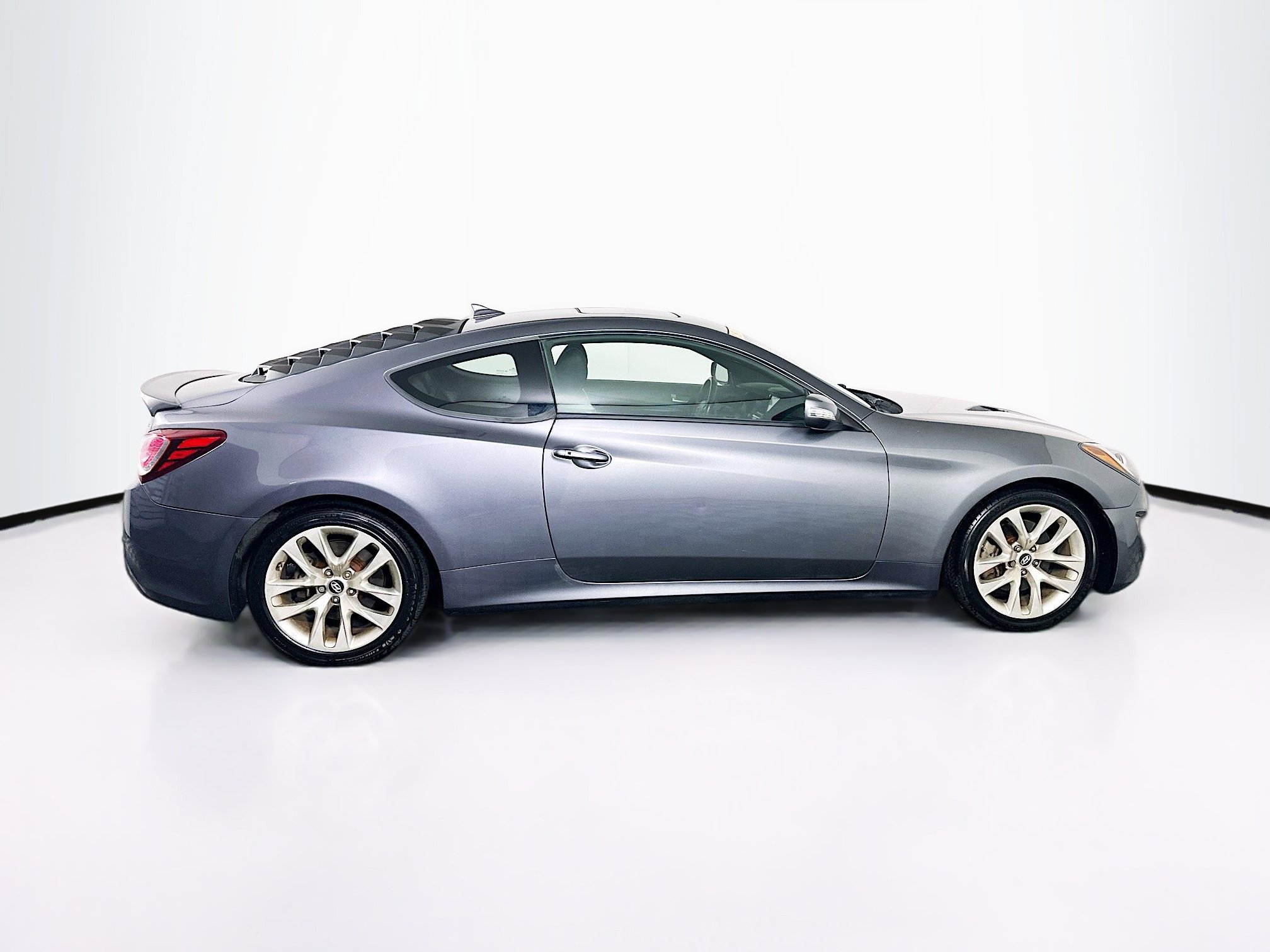 Used 2014 Hyundai Genesis 3.8 RWD image 10