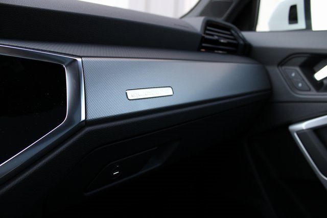 New 2025 Audi Q3 2.0T Premium image 18