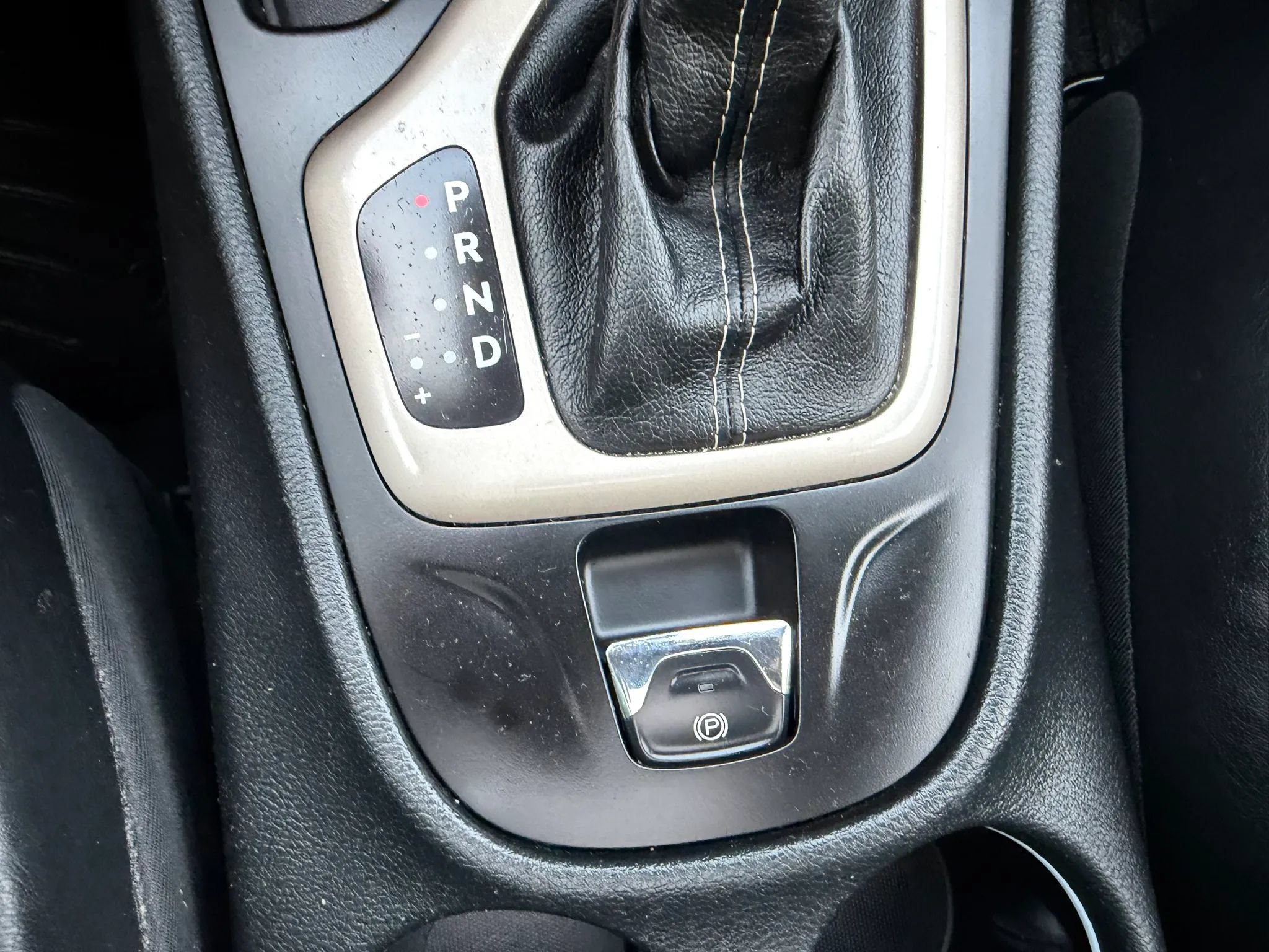 Used 2014 Jeep Cherokee Limited w/ Technology Group FWD image 26