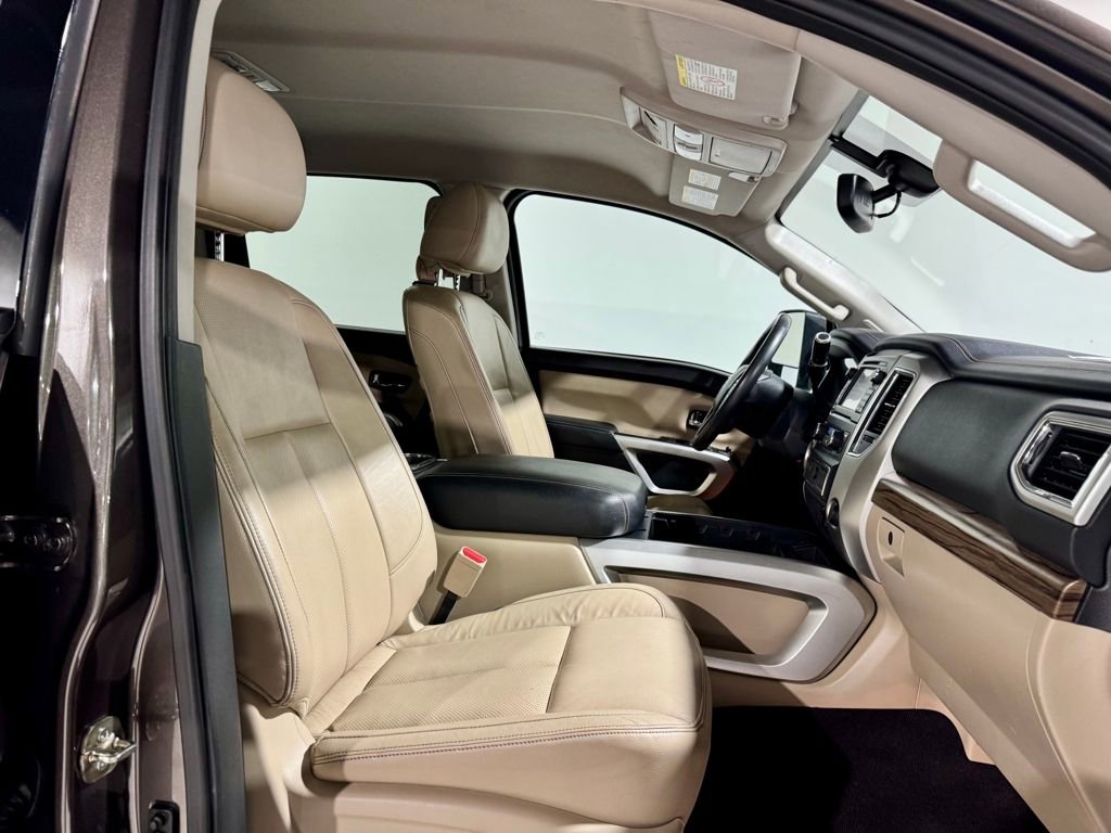 Used 2016 Nissan Titan SL image 22