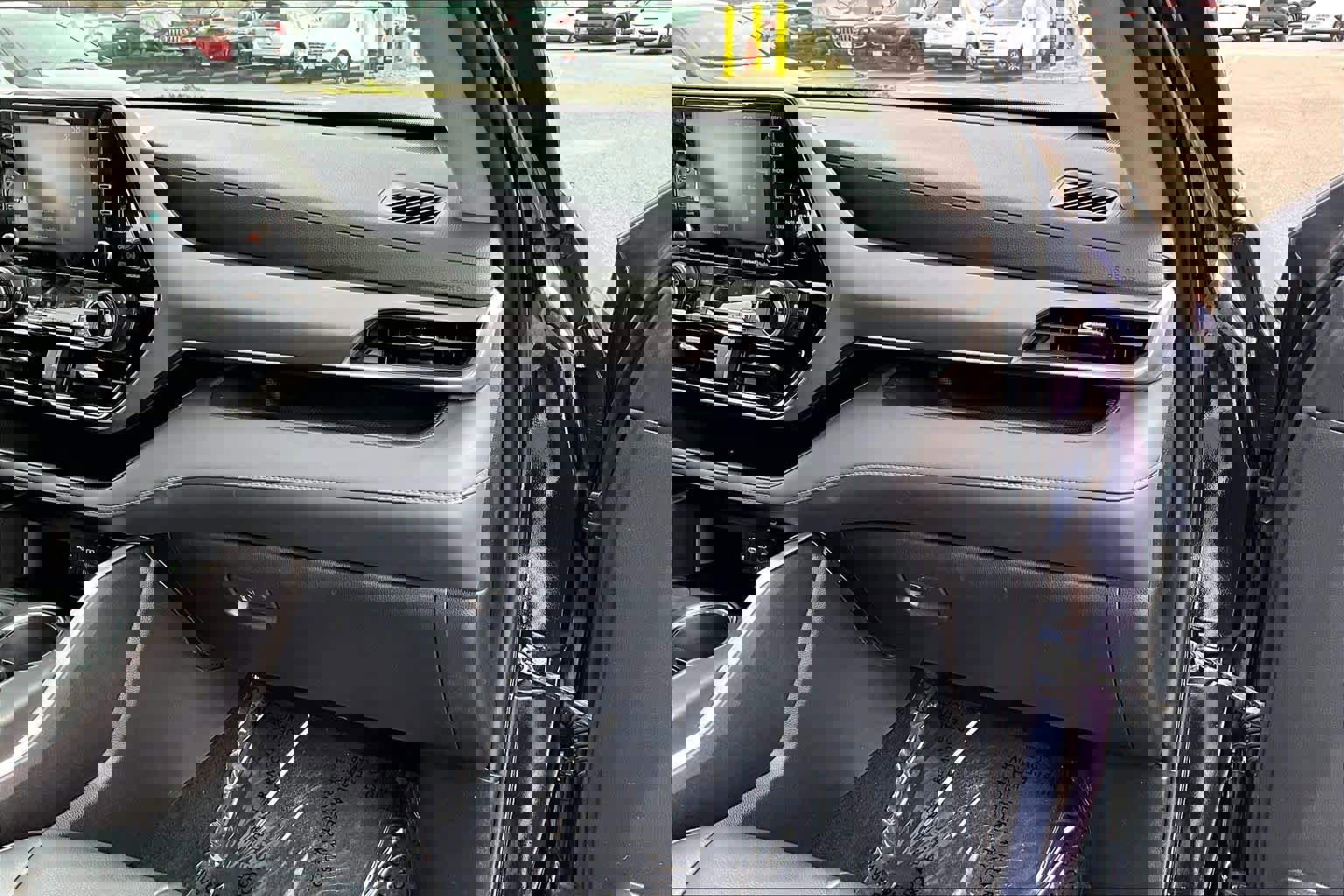 Used 2022 Toyota Highlander XLE AWD/4WD image 19